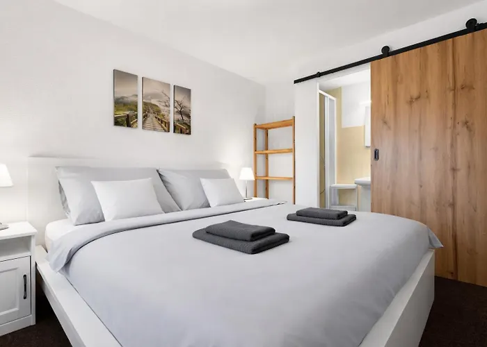 Forest House Near Klinovec With 5 Independent Kovarska